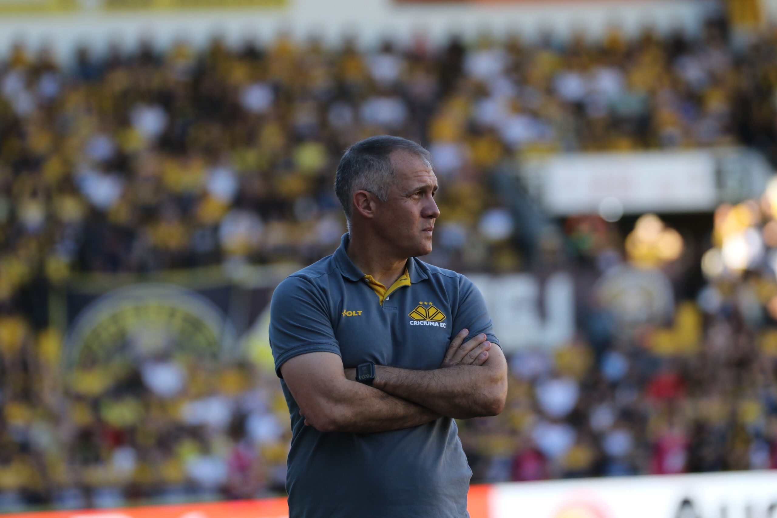 Líder isolado, técnico do Criciúma comemora 13 jogos invicto: “Momento mais feliz”