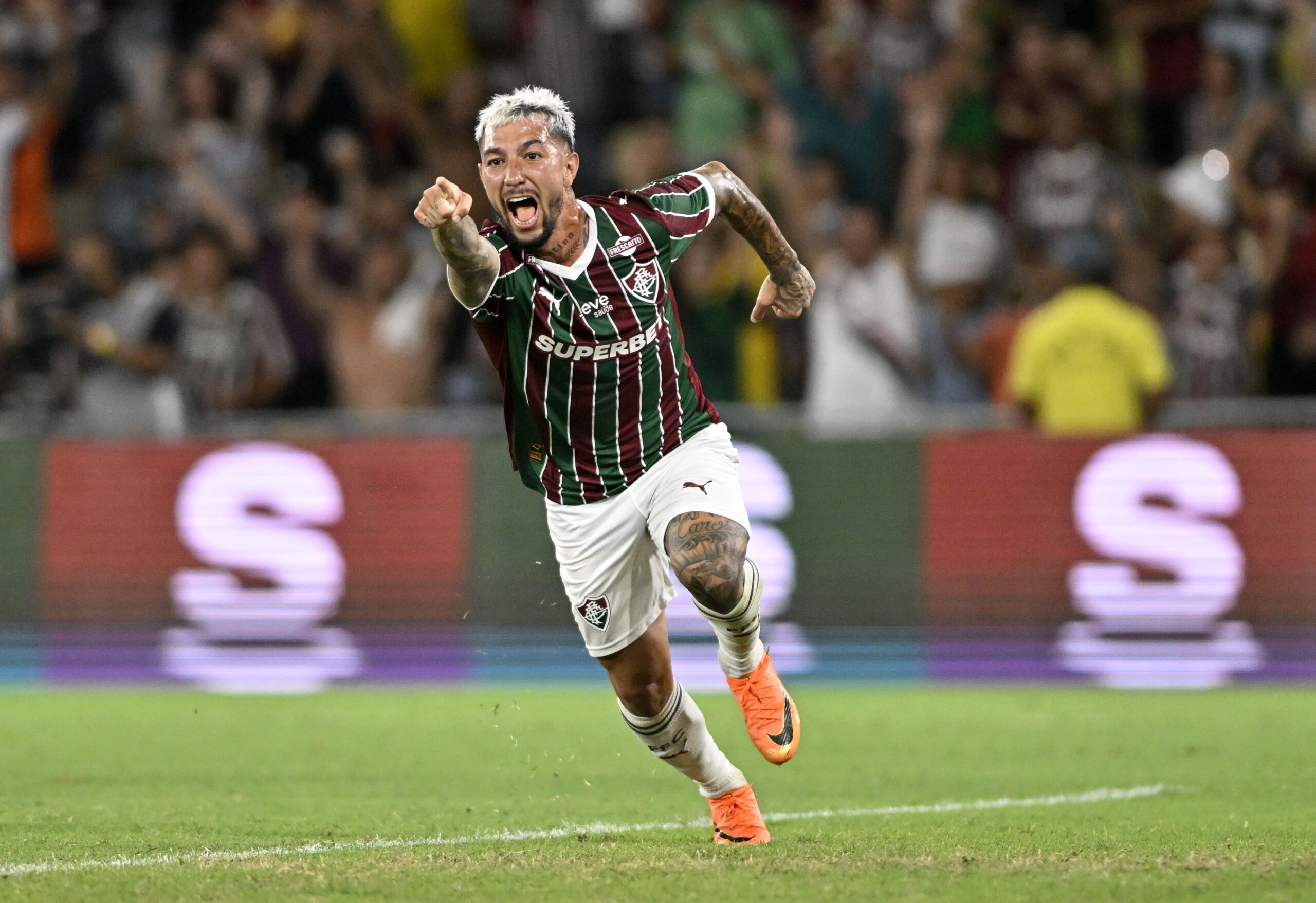 Fluminense encaminha renovação com Lucho Acosta até 2029