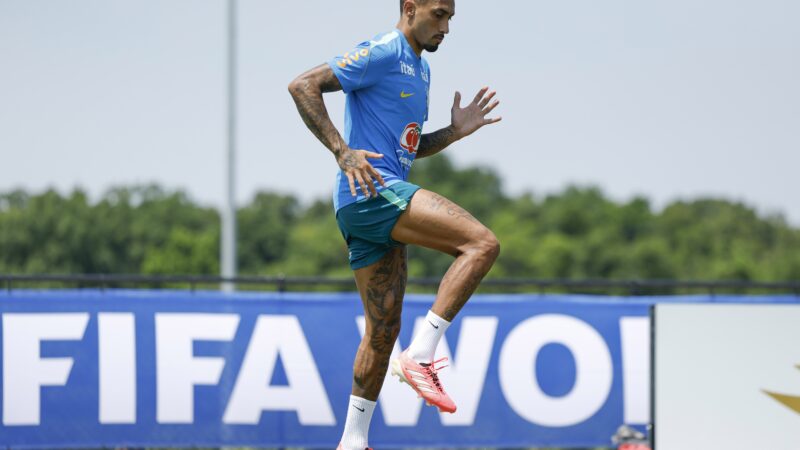Jornal espanhol destaca ausência de Raphinha na Seleção nas oitavas de final: “Sem alegria”