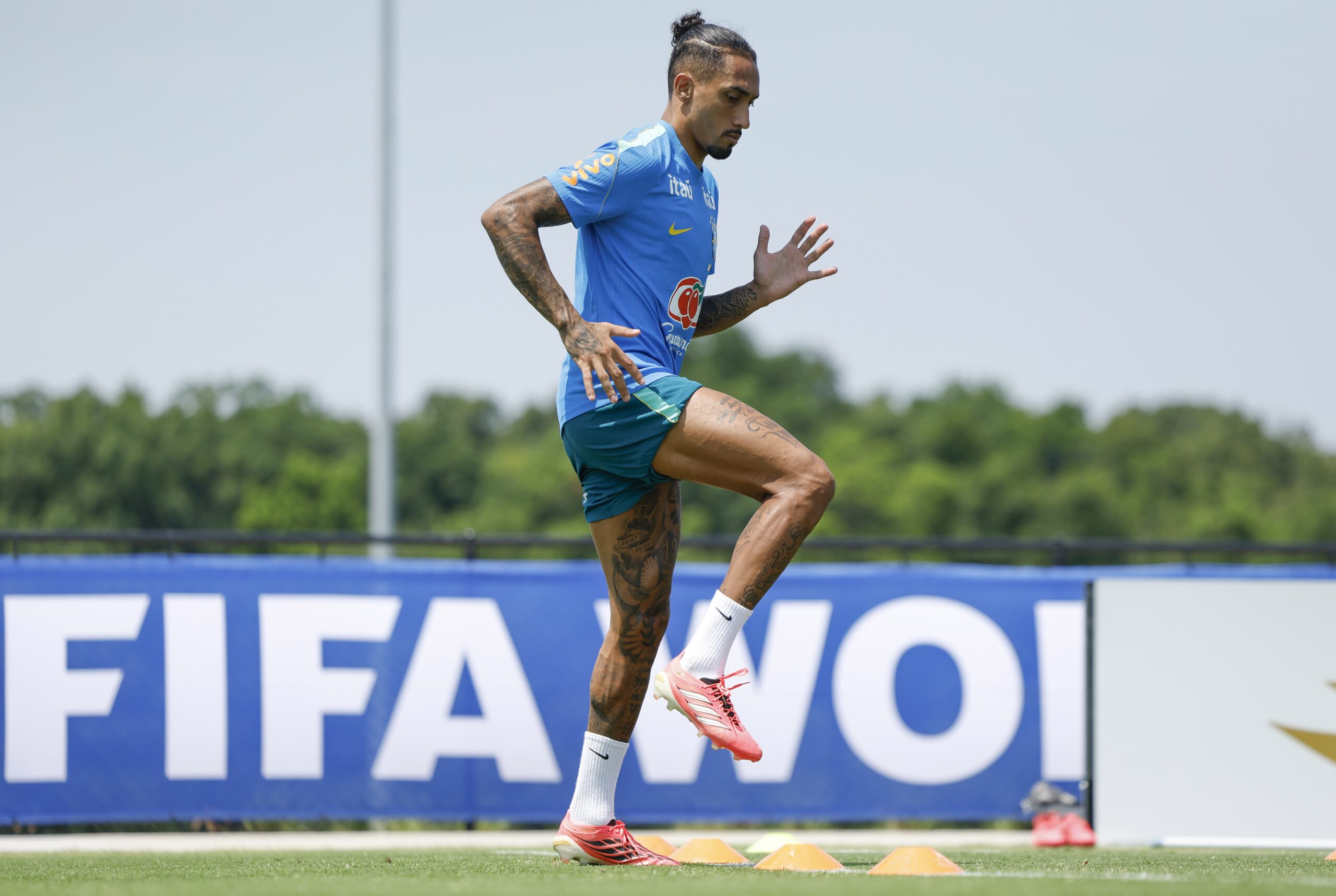 Jornal espanhol destaca ausência de Raphinha na Seleção nas oitavas de final: “Sem alegria”