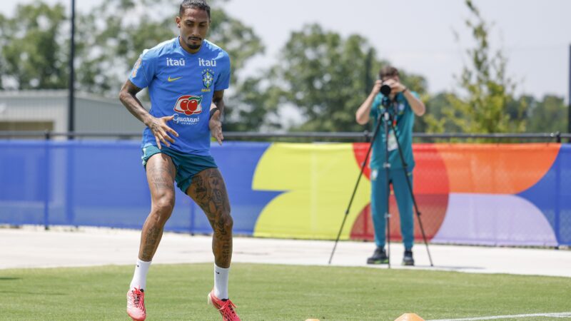 Raphinha continua sem treinar com grupo e desfalca Brasil contra a Noruega