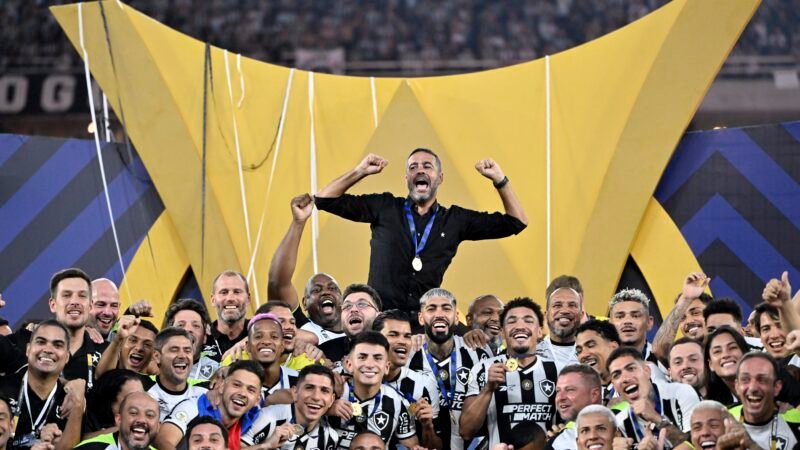 “O respeito continua, mas somos rivais”: jogadores do Botafogo projetam reencontro com Artur Jorge