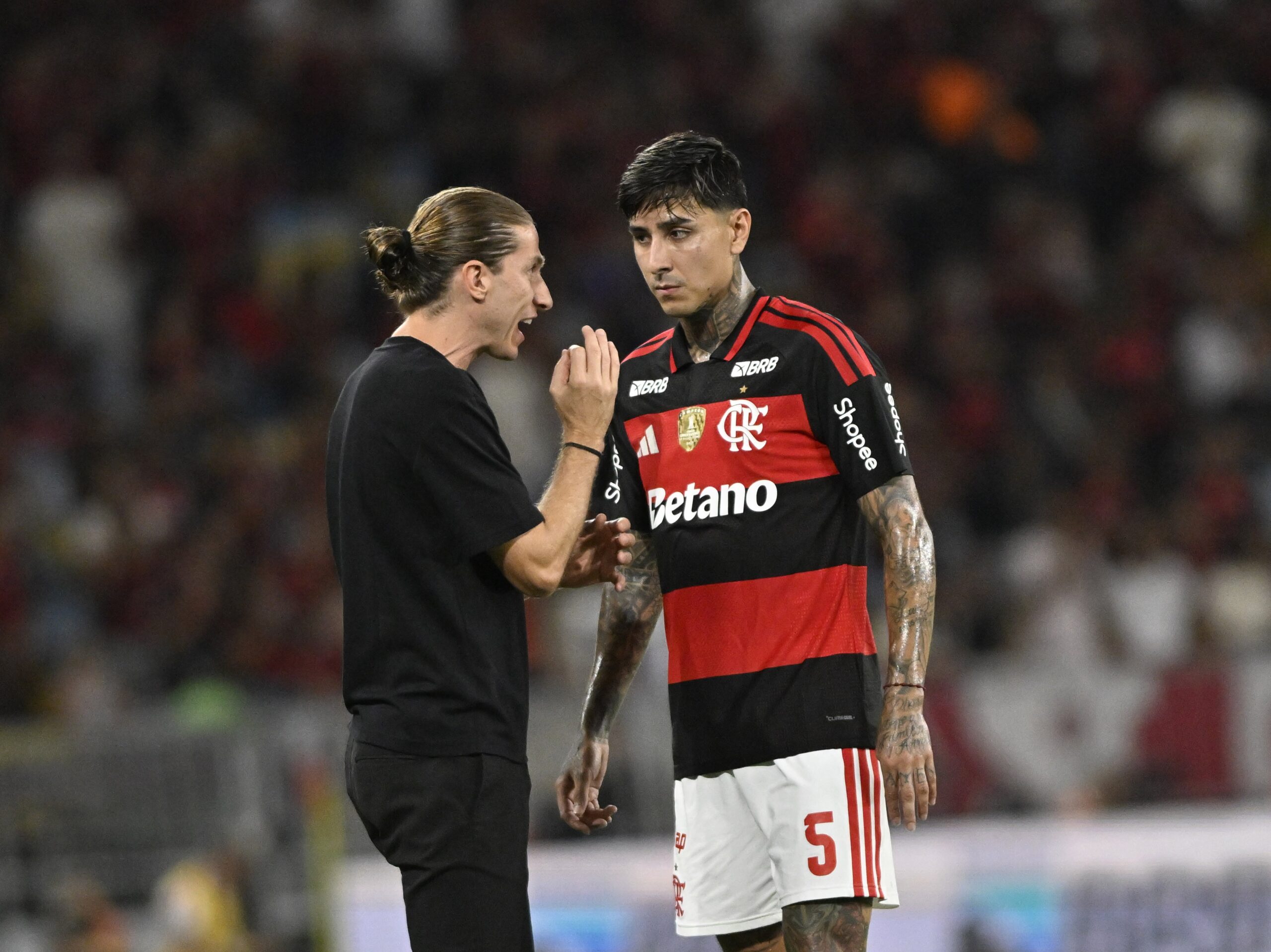 Indicado por Filipe Luís, Pulgar entra na mira do Monaco; entenda situação do volante do Flamengo