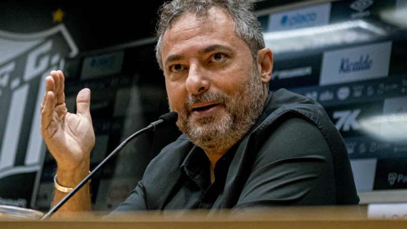 Alexandre Mattos explica reunião com elenco do Santos e diz: “Temos que produzir receitas”
