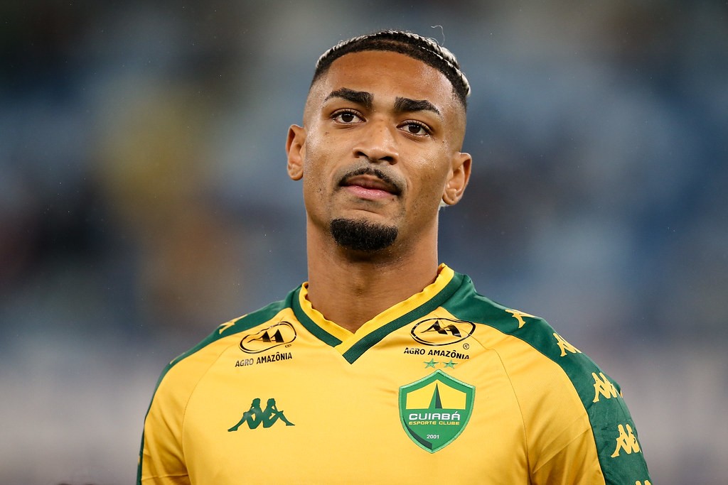 Cuiabá acerta venda de Derik Lacerda para o futebol japonês