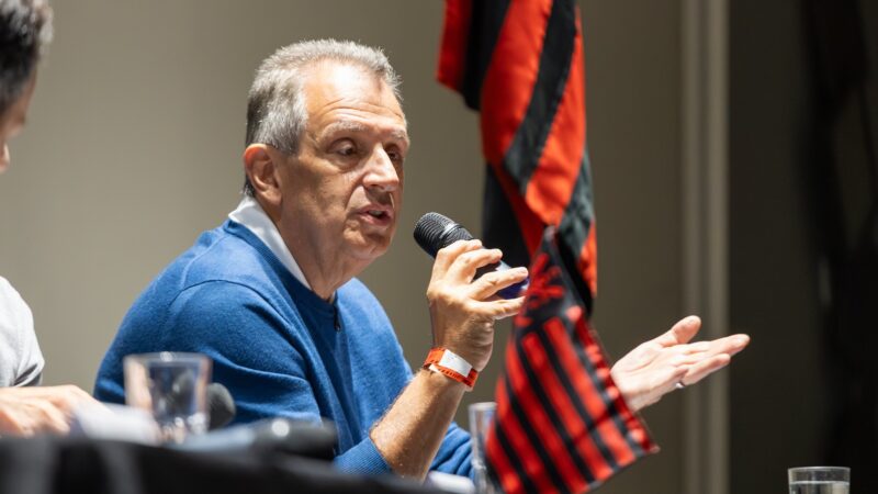 Bap pisa no freio sobre reforços no Flamengo e brinca: “Vamos esperar o saldão de fim da Copa”