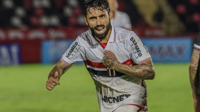 Brey comemora gol de falta e mira nova ambição do Botafogo-SP: “Sonhar com outras coisas”