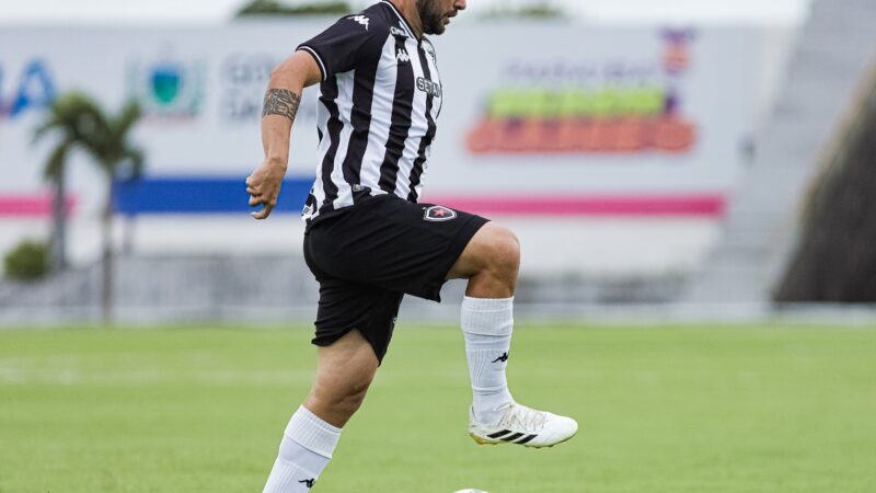 Giovanni retoma espaço no Botafogo-PB e ganha minutos com Marcelo Fernandes