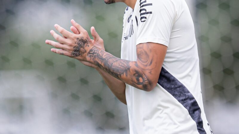 Tiquinho Soares cobra atrasos de salário na Justiça e rescinde contrato com o Santos