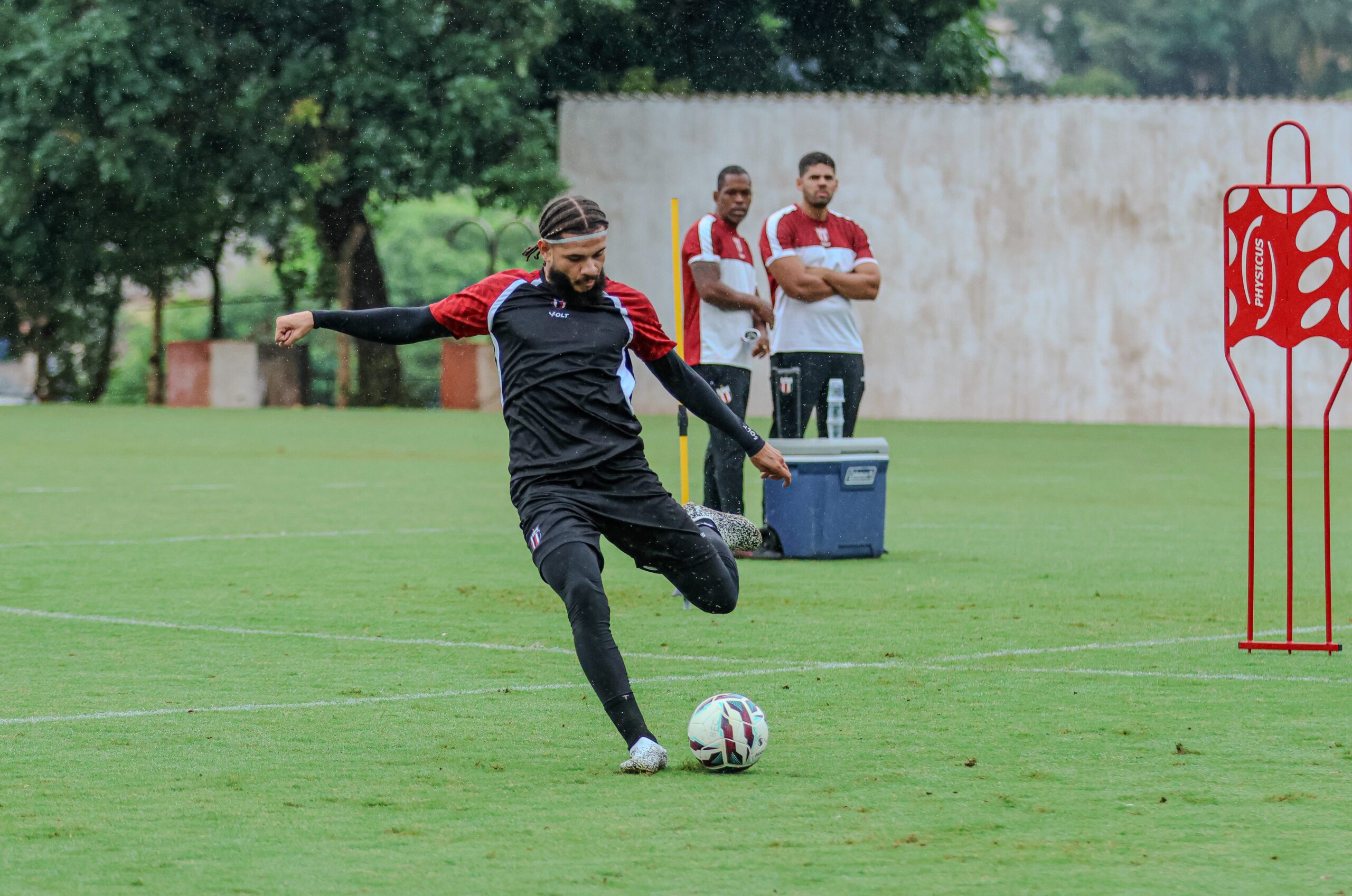 Luizão rescinde com Botafogo-SP e vai para o futebol do Vietnã