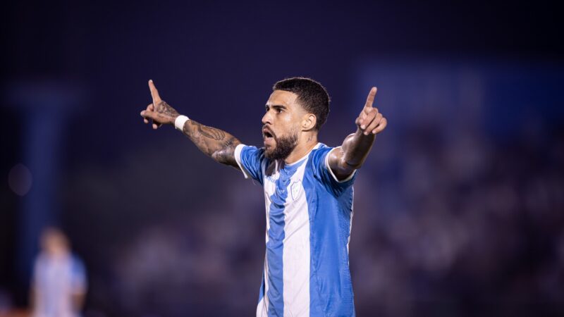 Em alta no Londrina, Bruno Santos se aproxima de marcas históricas