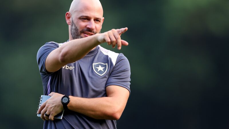 Franclim admite negociação com Vasco e garante que fica no Botafogo: “Ligação não podia ser desfeita”