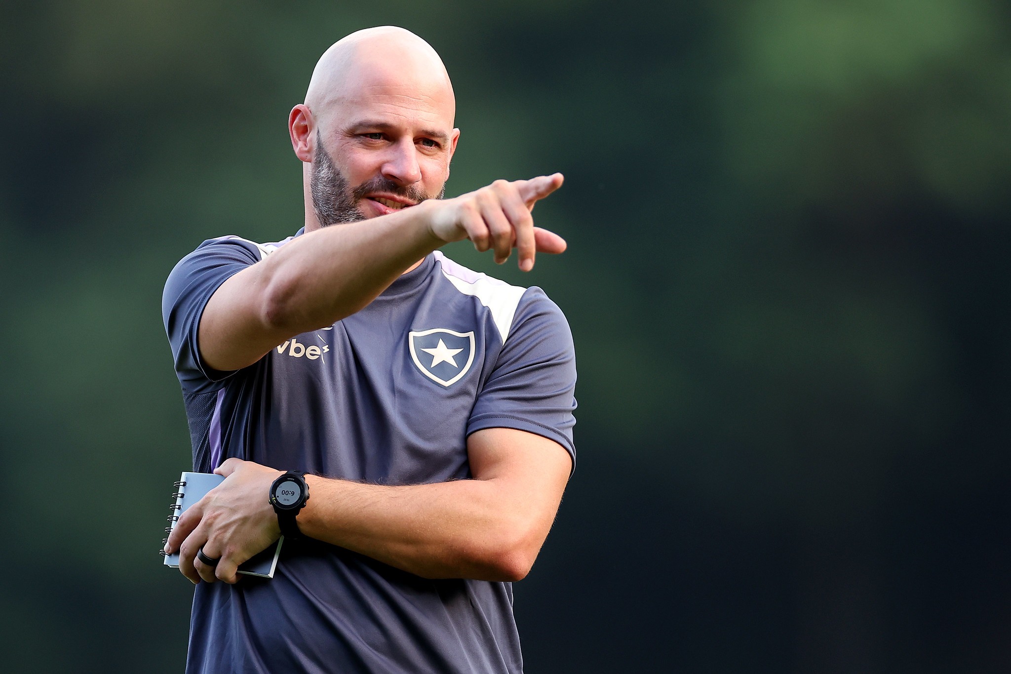 Franclim admite negociação com Vasco e garante que fica no Botafogo: “Ligação não podia ser desfeita”