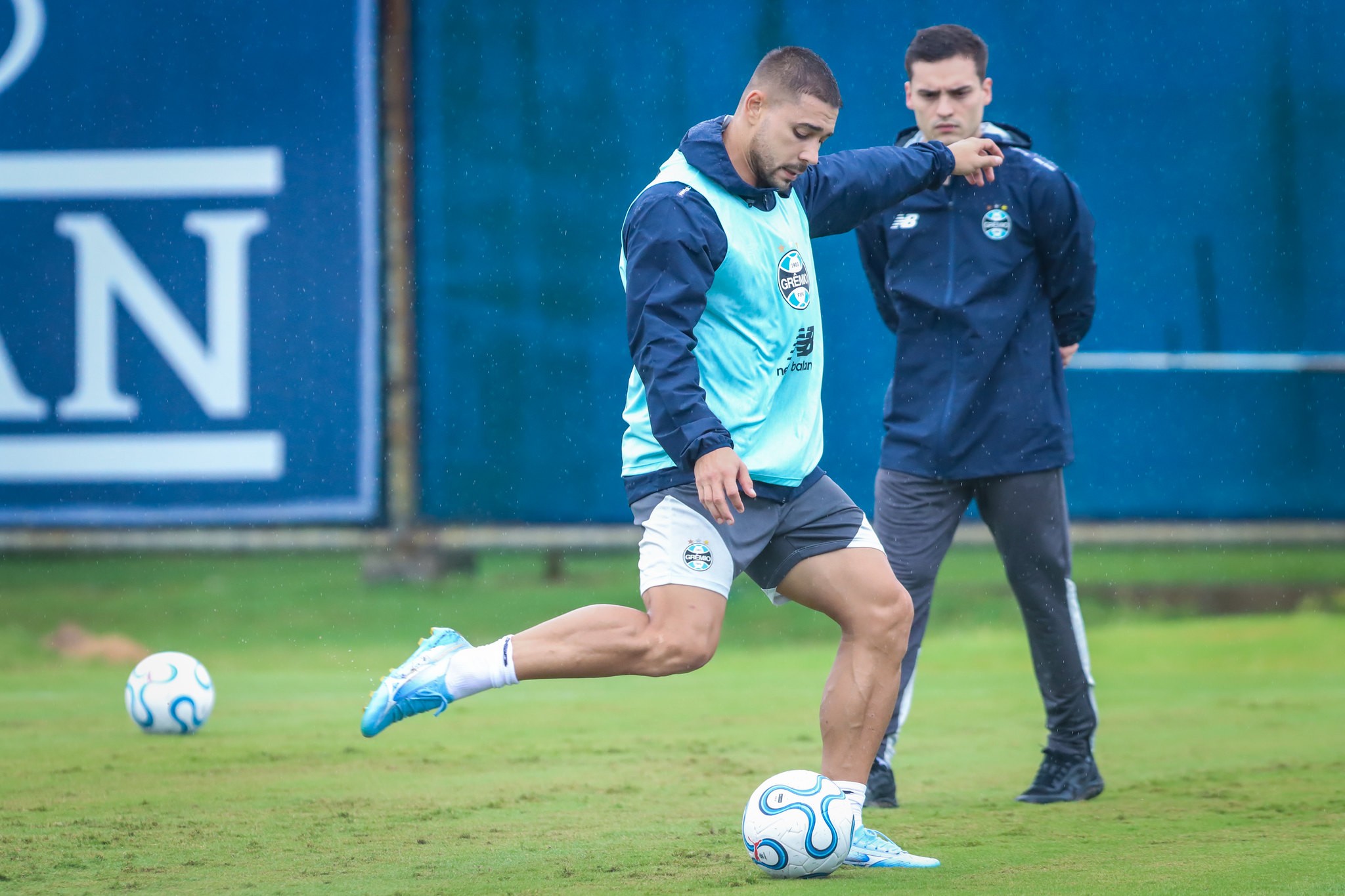 Willian puxa fila de novas mudanças no elenco do Grêmio; veja possíveis saídas