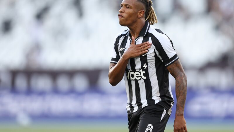 Com Danilo reserva, veja escalação do Botafogo contra o Vitória