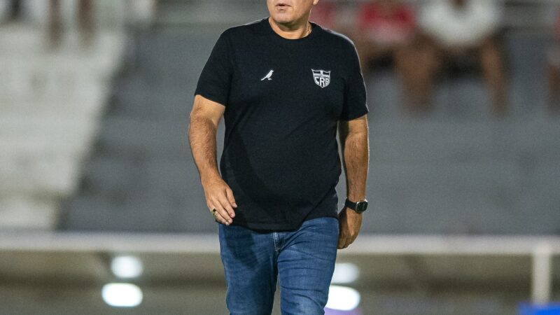 CRB anuncia a saída do técnico Eduardo Barroca