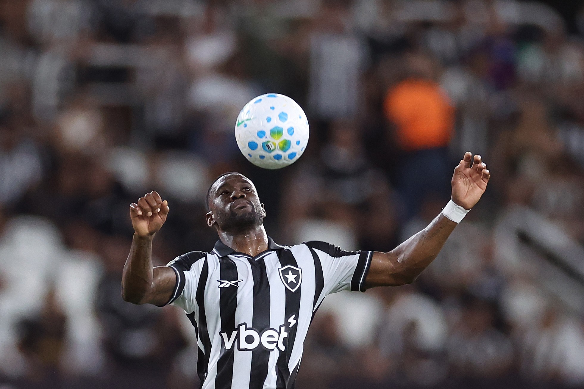 Botafogo rescinde o contrato de Bastos