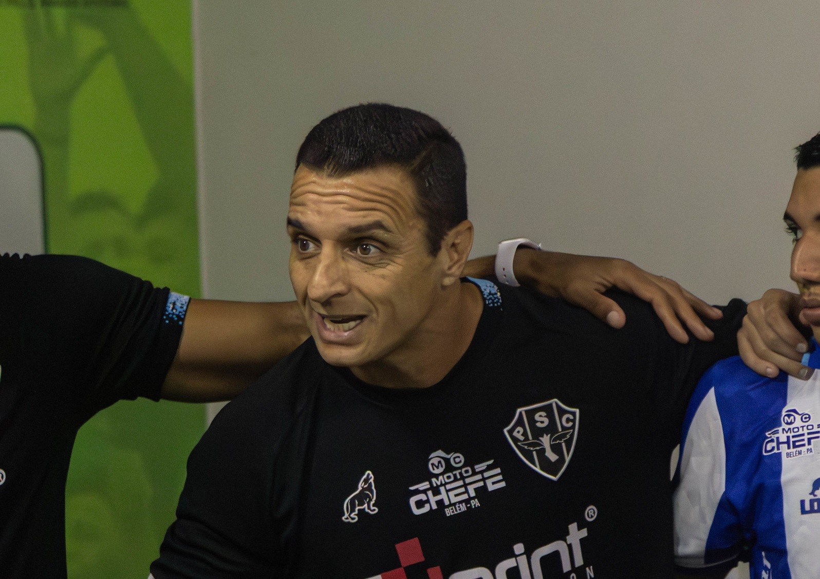 Júnior Rocha explica critérios para escalar o Paysandu e confirma busca por reforços