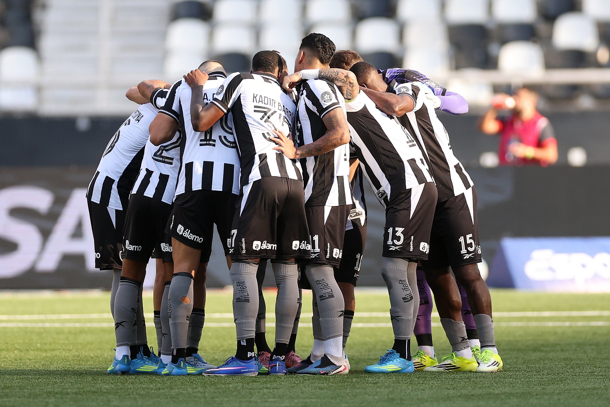 Qual o rendimento do Botafogo como visitante? Veja diferenças do ataque e da defesa