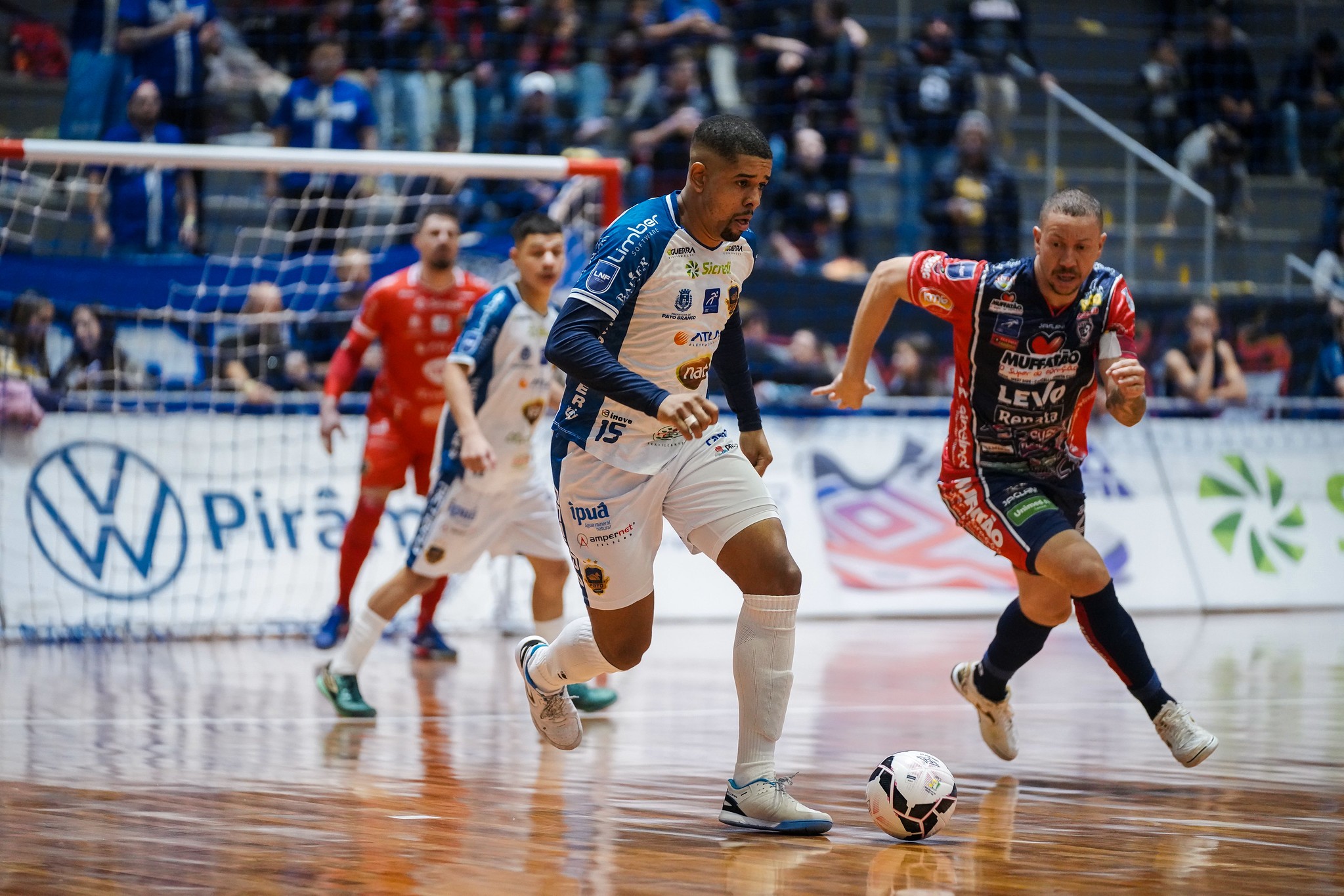 LNF: times paranaenses travam disputa por vaga nos playoffs; veja a situação e os jogos