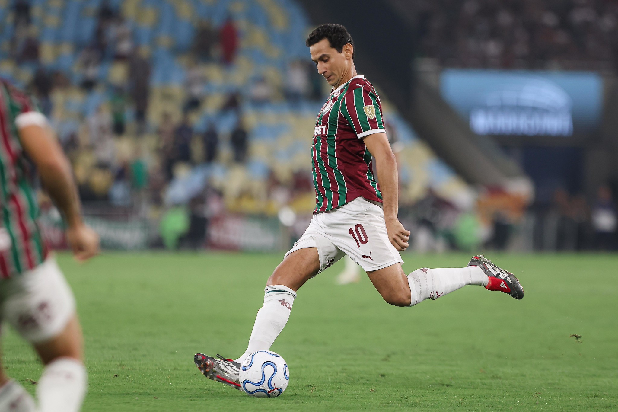Ganso volta a ficar fora de jogo do Fluminense e vive indefinição sobre futuro