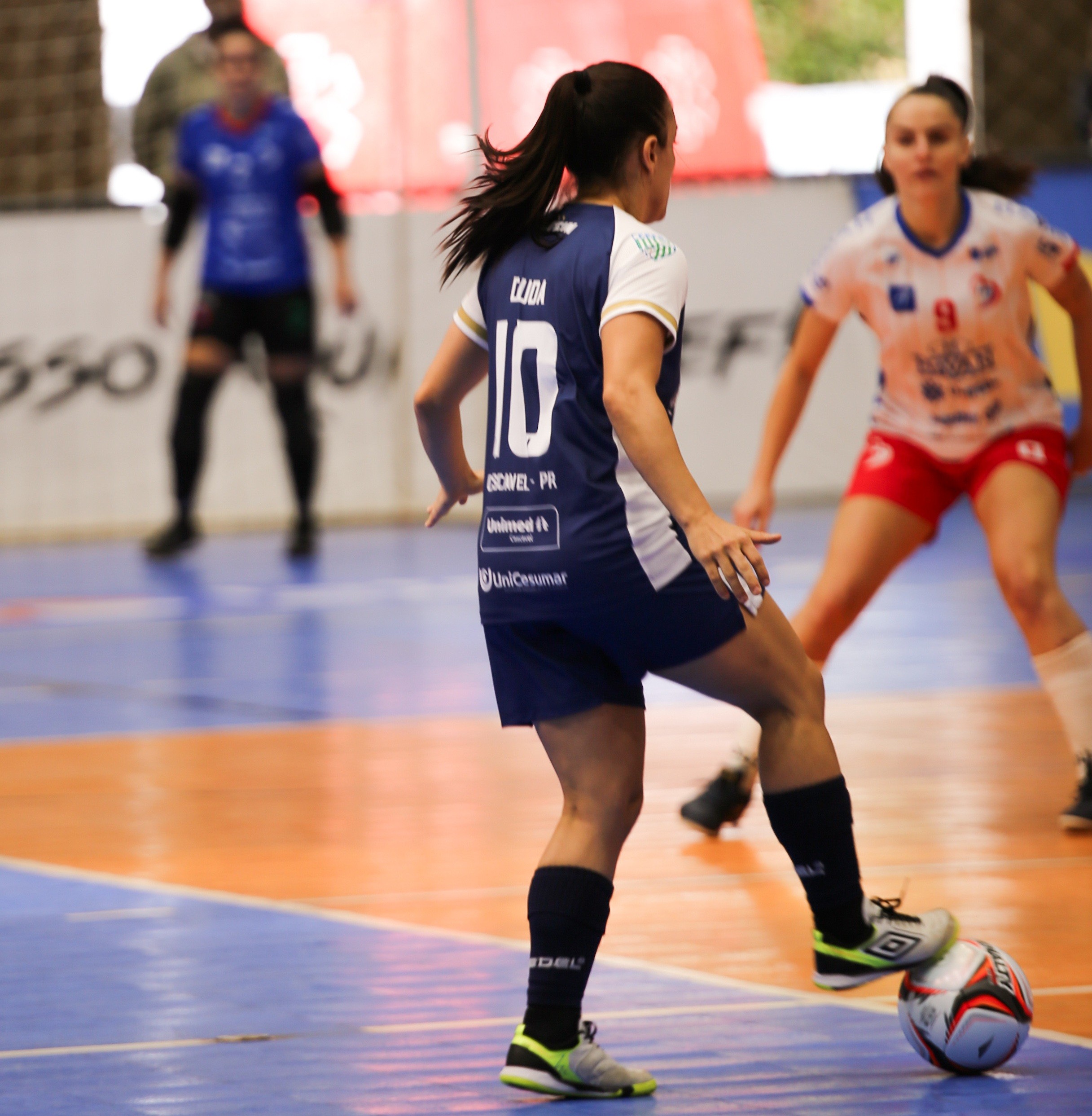 Stein Cascavel e Barateiro fazem confronto direto pela liderança da Liga Feminina de Futsal