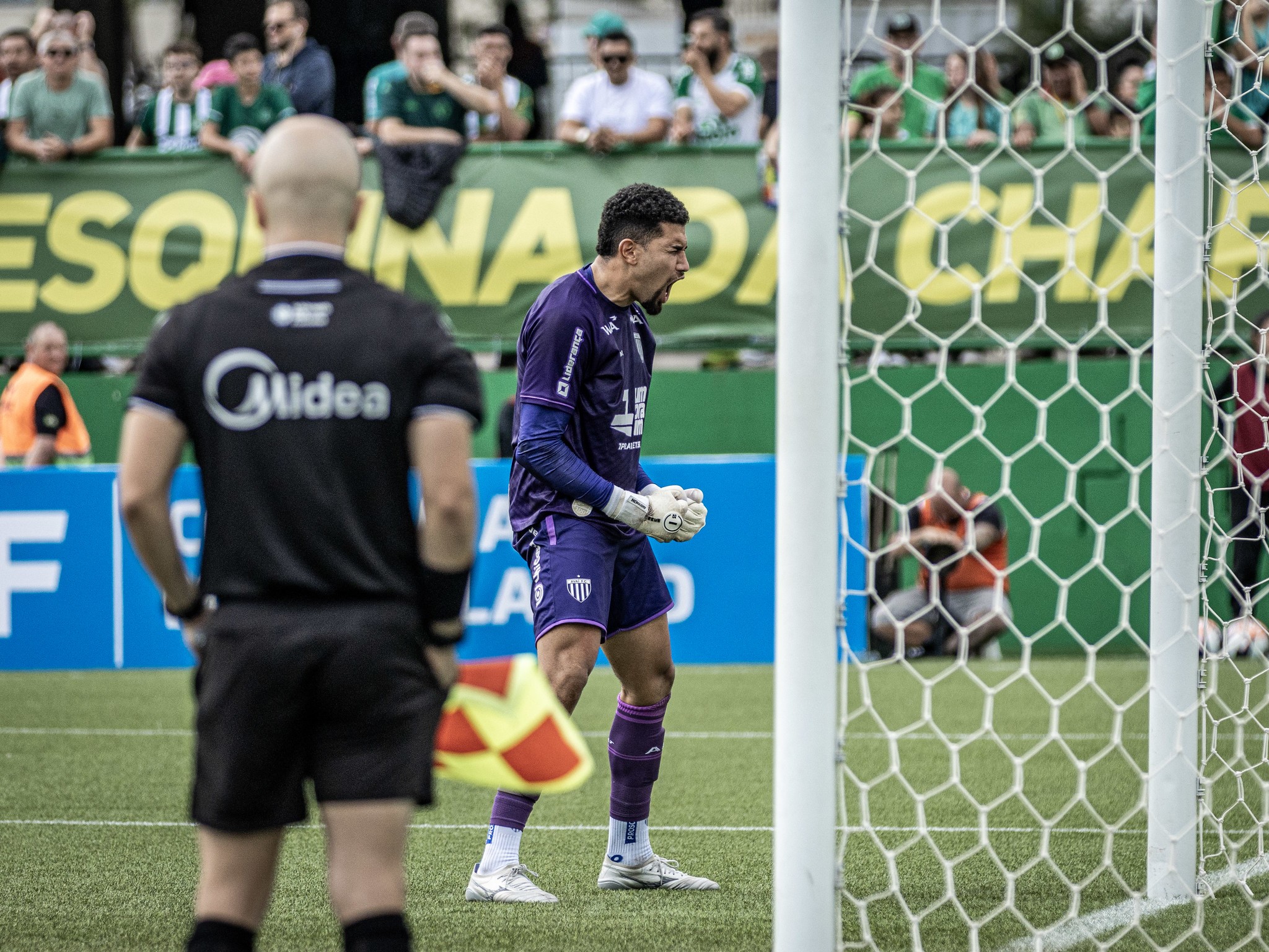 Cruzeiro pede o retorno de Léo Aragão e goleiro se despede do Avaí