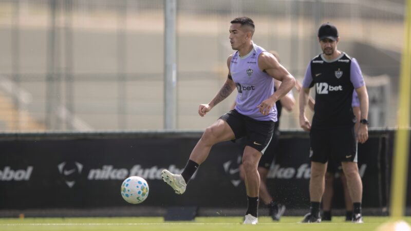 Atacante do Atlético-MG entra em fase final de recuperação e participa de parte do treino