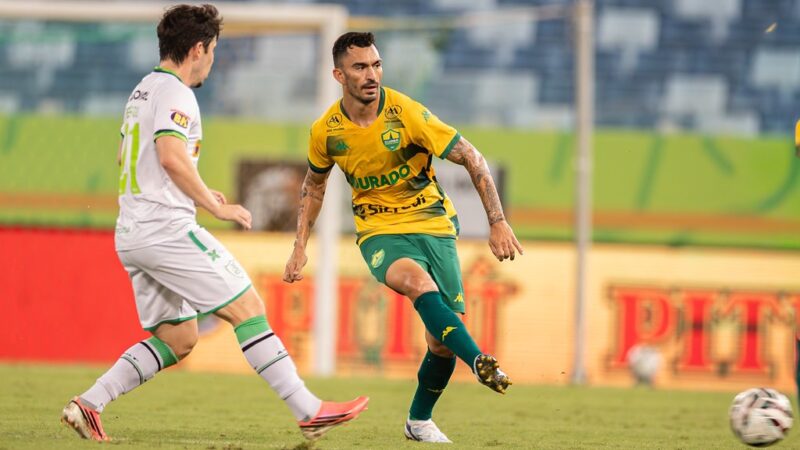 Raul completa 20 jogos como titular pelo Cuiabá sem ser substituído na Série B