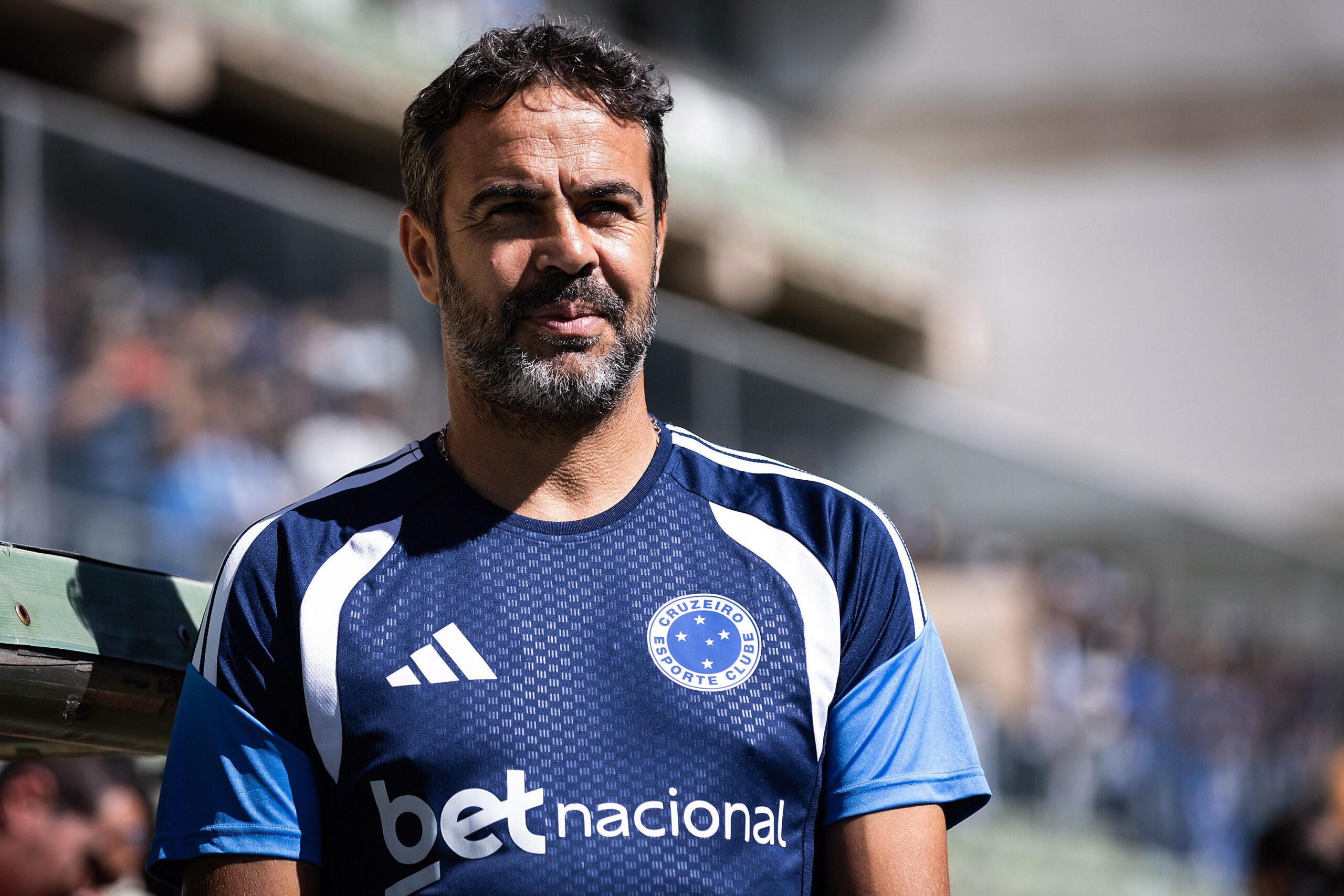 Artur Jorge revela “assédio” a jogadores do Cruzeiro e liga alerta por saídas