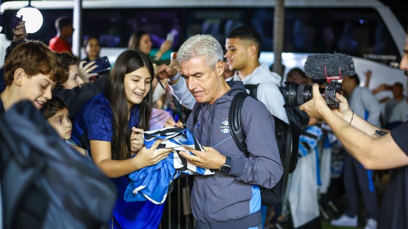 Luís Castro admite preocupação com atuação do Grêmio em derrota para a Chapecoense