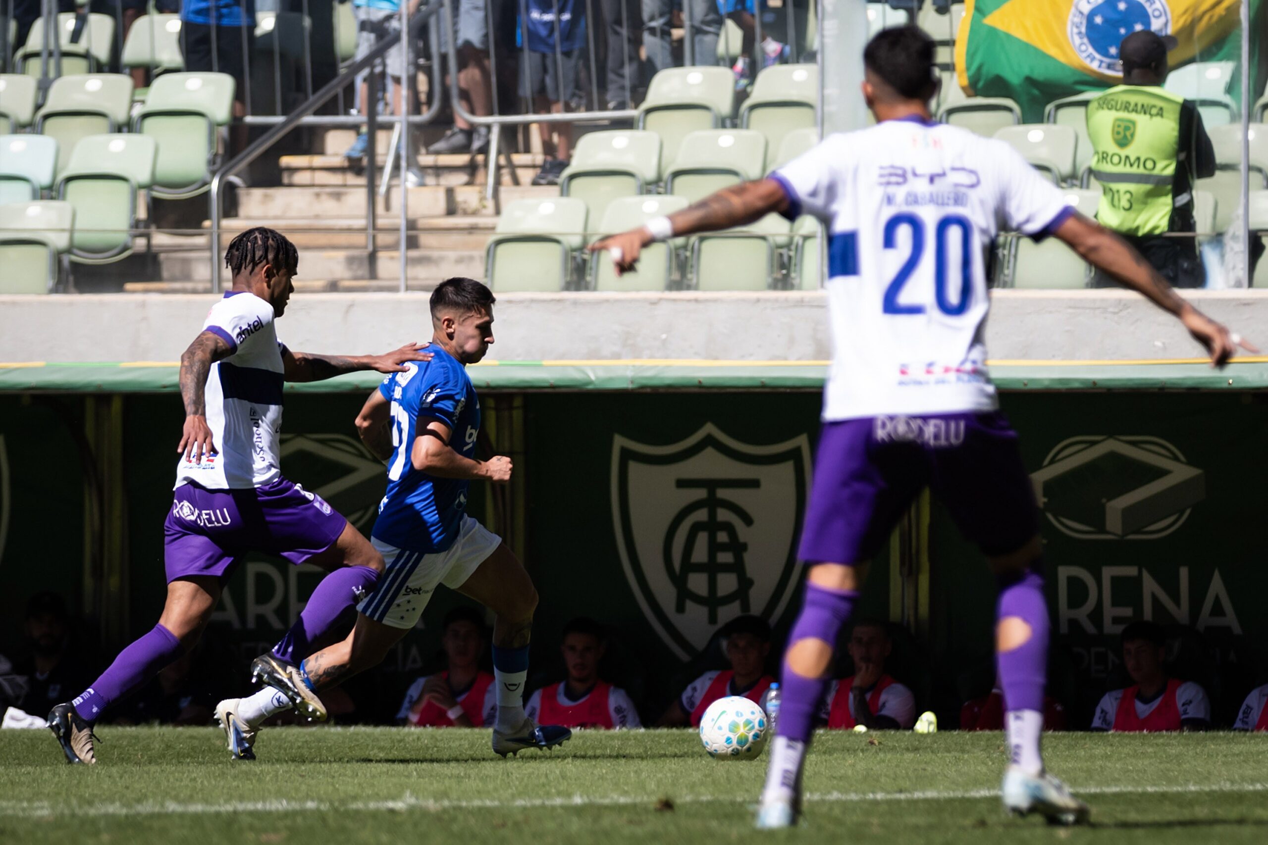 Análise: Cruzeiro testa alternativas para compensar saídas de titulares