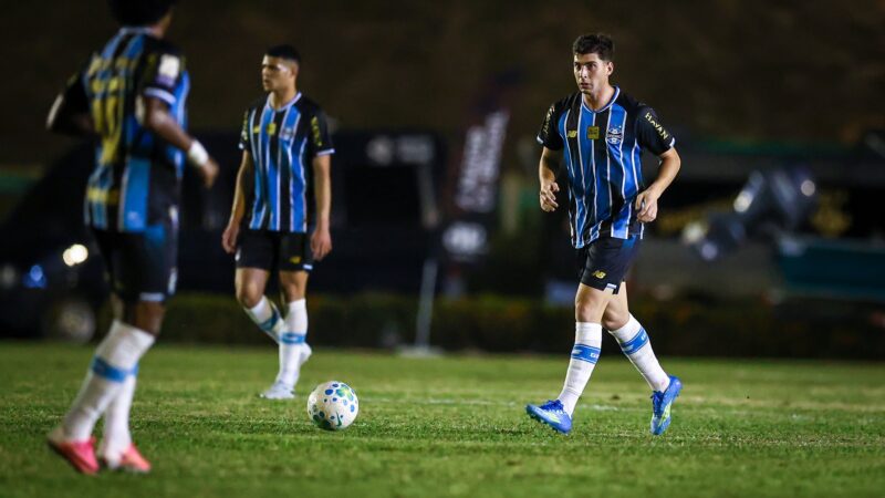 Luís Castro testa alternativas para remontar meio-campo do Grêmio no segundo semestre
