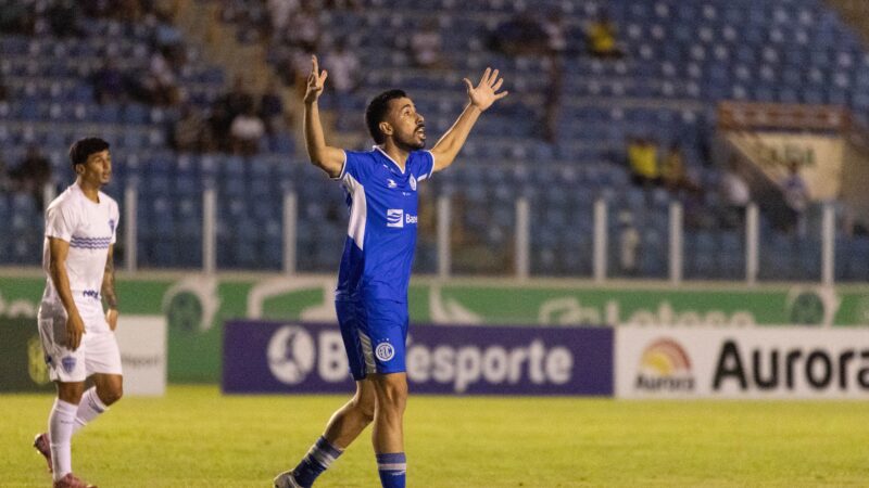 Maikon Aquino chega ao terceiro gol e assume artilharia do Confiança na Série C