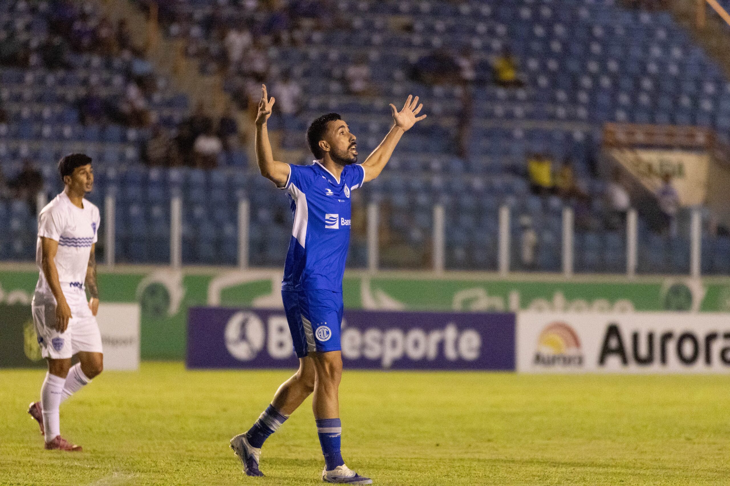 Maikon Aquino chega ao terceiro gol e assume artilharia do Confiança na Série C