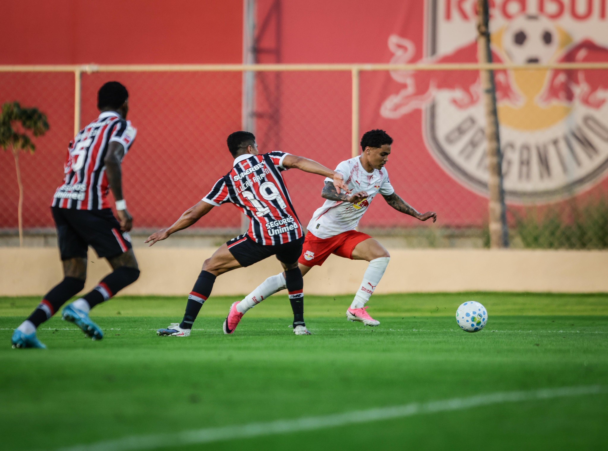 Bragantino x Athletico-PR: saiba como garantir ingresso solidário para jogo-treino