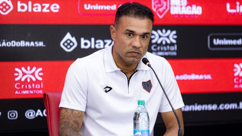 Roger Silva promete cobrança forte no Atlético-GO: “Precisamos de um pouco mais de vida”