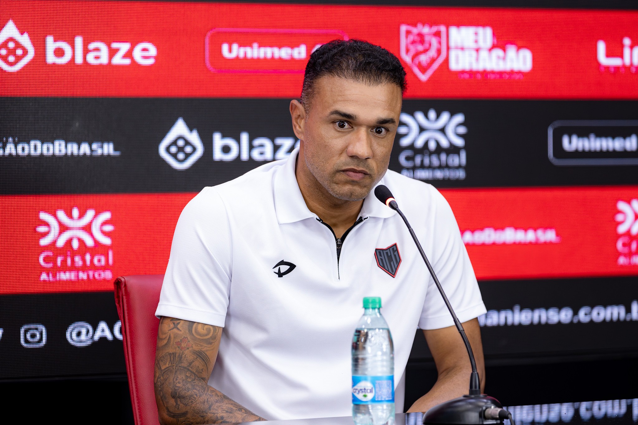 Roger Silva promete cobrança forte no Atlético-GO: “Precisamos de um pouco mais de vida”
