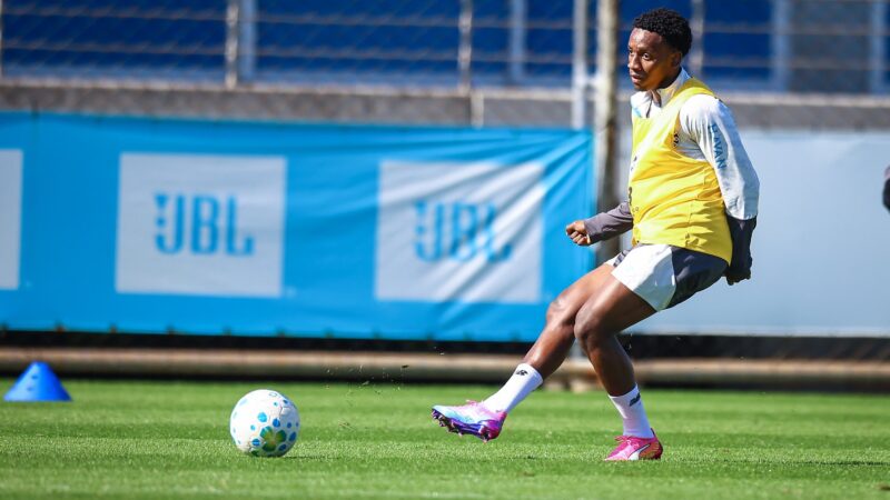 Grêmio busca meia enquanto aguarda definição sobre saída de Gabriel Mec; saiba detalhes