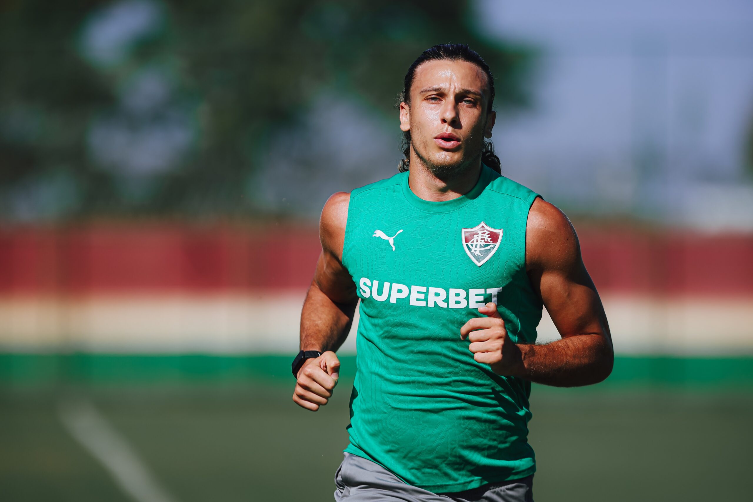 Canobbio volta de férias pós-Copa do Mundo e se reapresenta ao Fluminense
