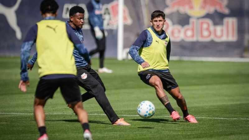 Bragantino realiza treino tático e embarca para enfrentar o Sporting Cristal