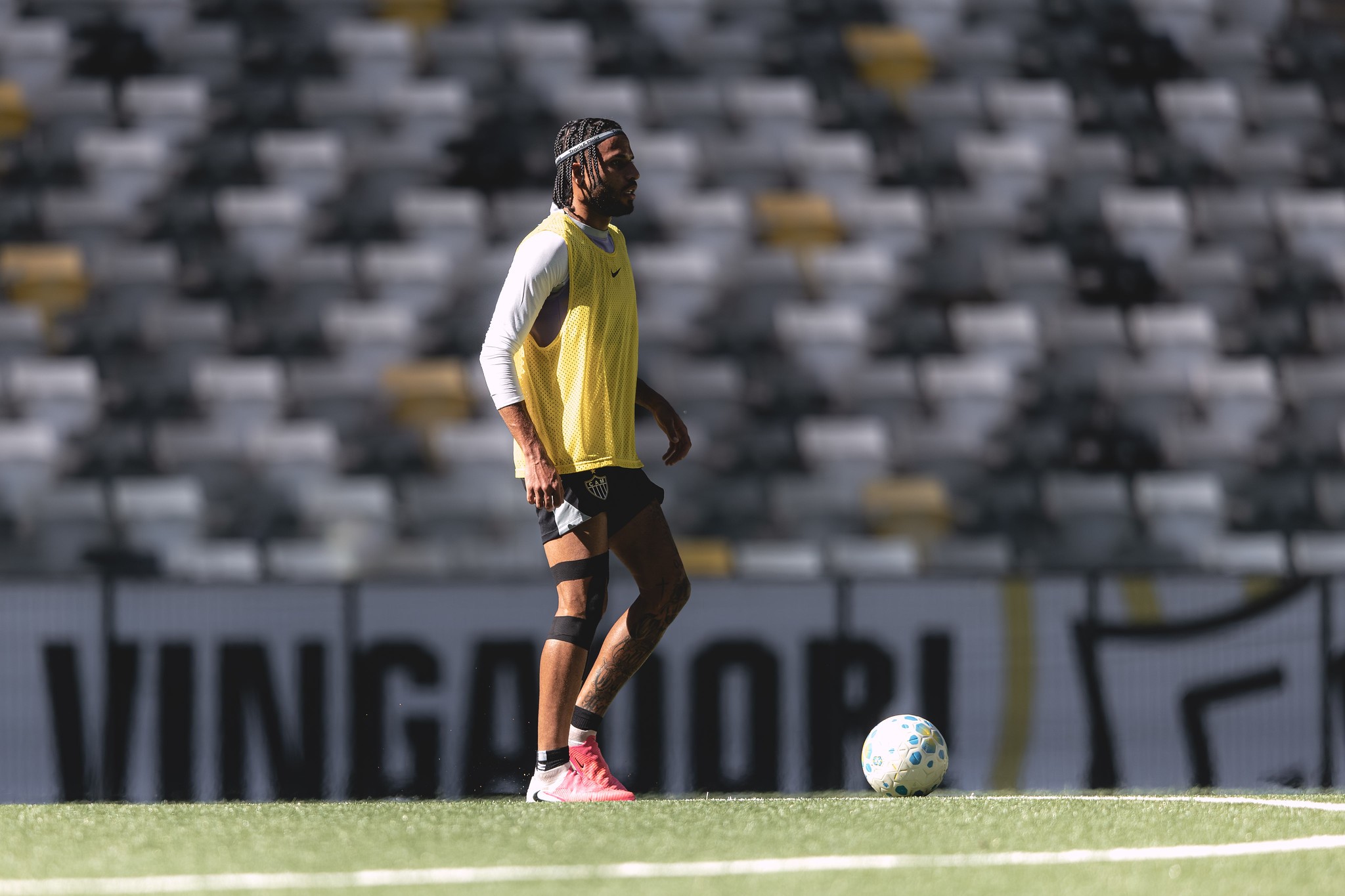 Alexsander comenta cobranças no Atlético-MG e aponta função preferida em campo