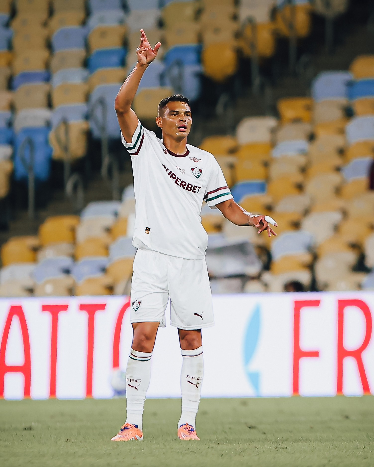 Thiago Silva tem nome publicado no BID e está apto a jogar pelo Fluminense