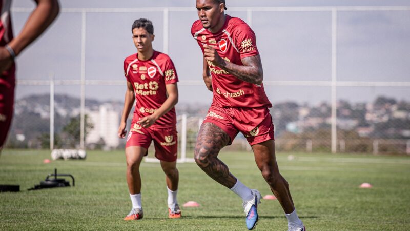 Douglas Mendes é regularizado e pode estrear pelo Vila Nova