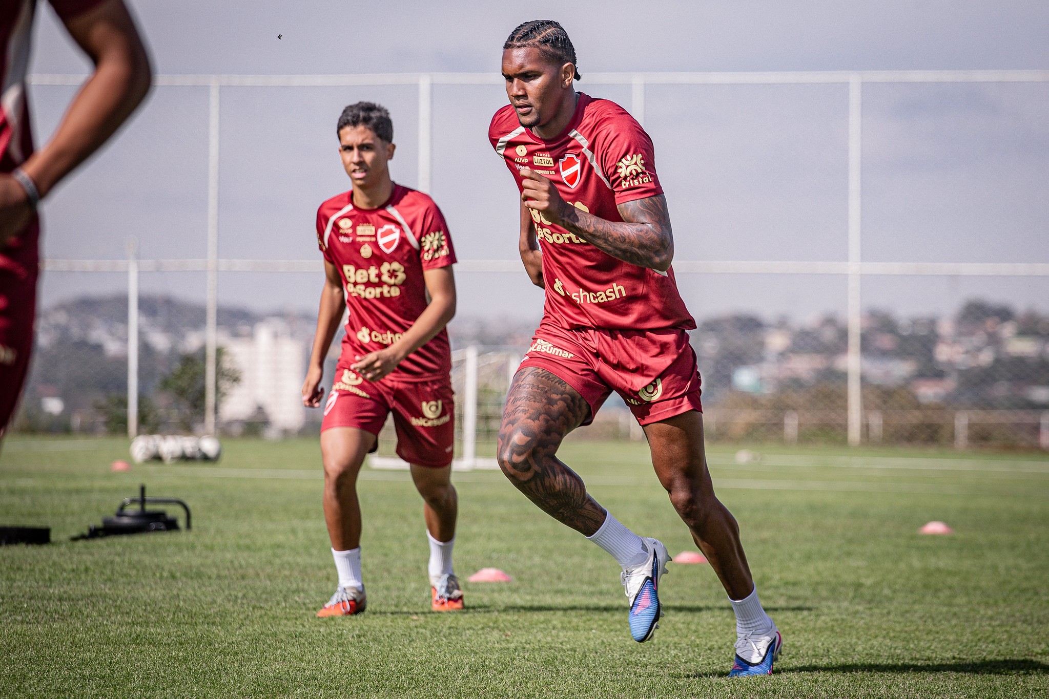 Douglas Mendes é regularizado e pode estrear pelo Vila Nova