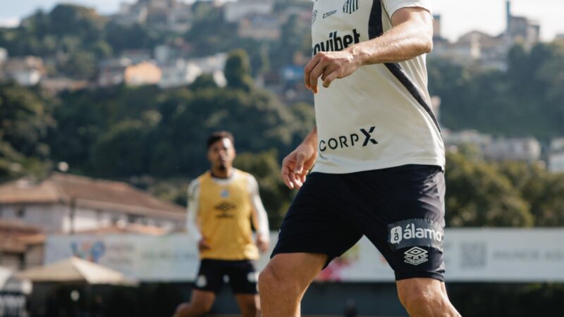 Luan Peres analisa preparação do Santos para sequência da temporada: “Treinos bem intensos”