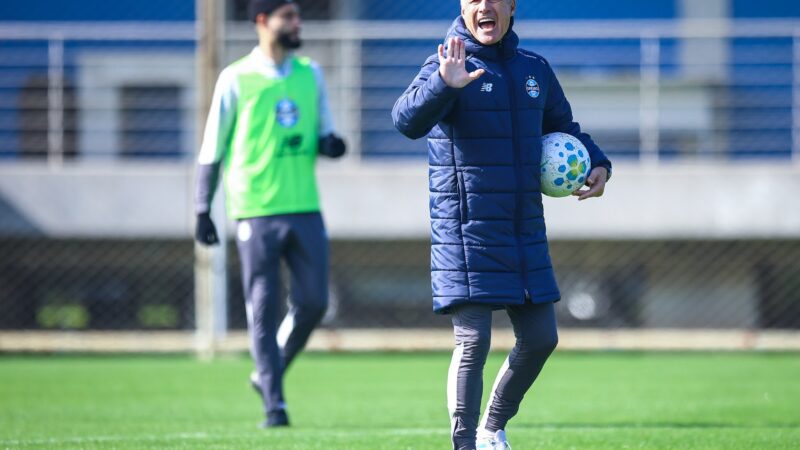 Luís Castro tem definições a fazer no Grêmio para o retorno do Brasileirão; veja posições