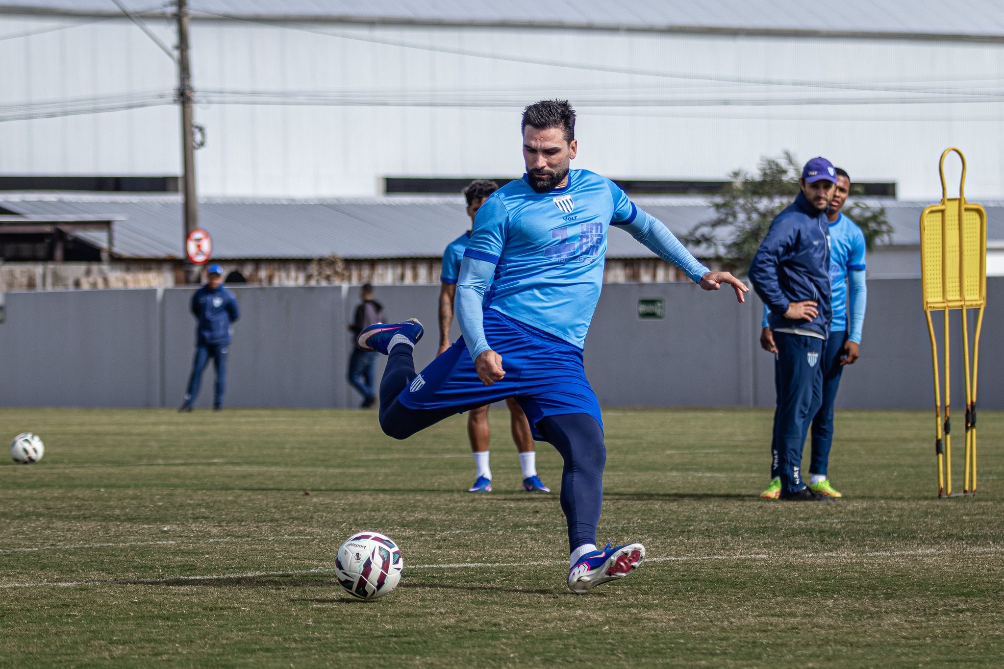 Técnico do Avaí pode ter reforços importantes no ataque contra o São Bernardo