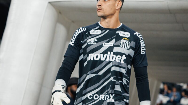 Gabriel Brazão defende saída do gol e lamenta derrota do Santos: “É um pecado pelo jogo que fizemos”