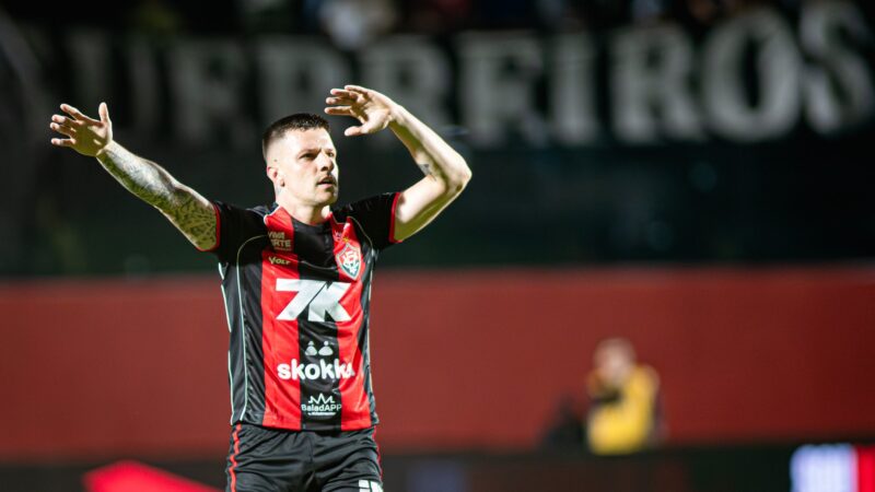 Kayzer faz gol pelo terceiro jogo seguido saindo do banco e mantém importância no Vitória
